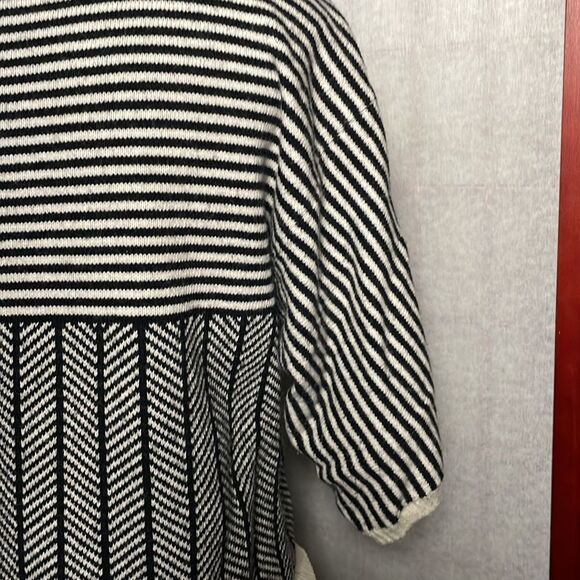 C. Wonder Black and White Striped Cropped Pullover Sweater (Size: Medium) - Picture 9 of 11